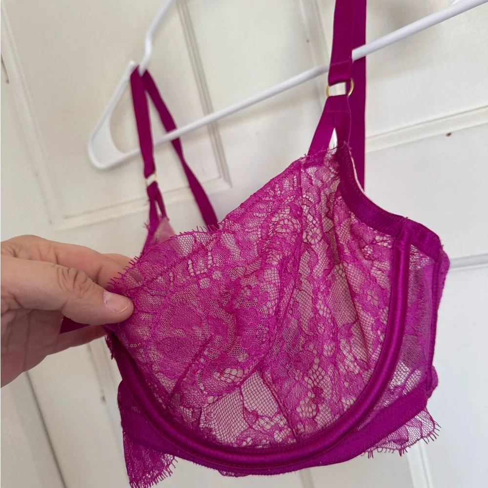 Victoria’s Secret Very Sexy Fuchsia lace unlined Demi bra size‎ 36DD